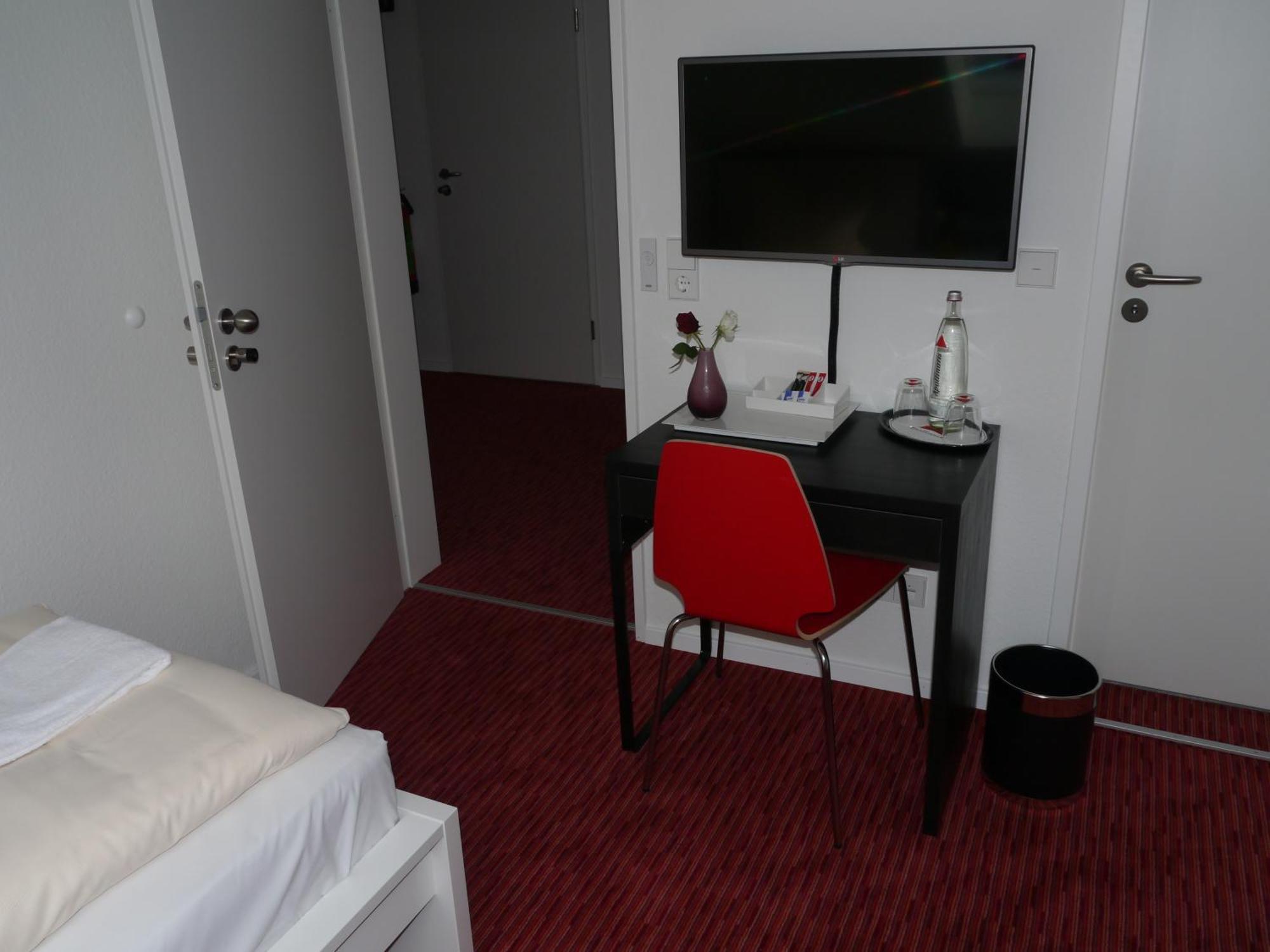 Mille Stelle Hotel Еггенштайн-Леопольдсгафен Номер фото