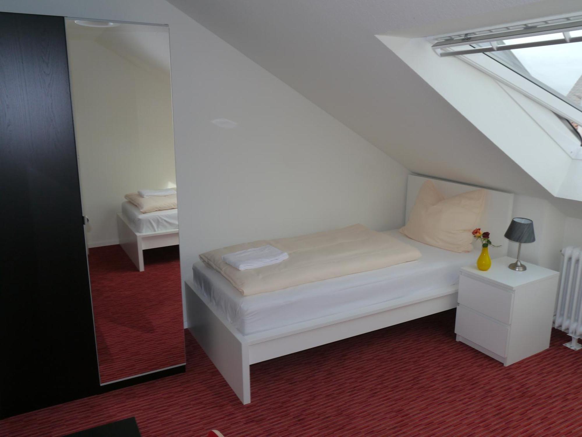 Mille Stelle Hotel Еггенштайн-Леопольдсгафен Номер фото